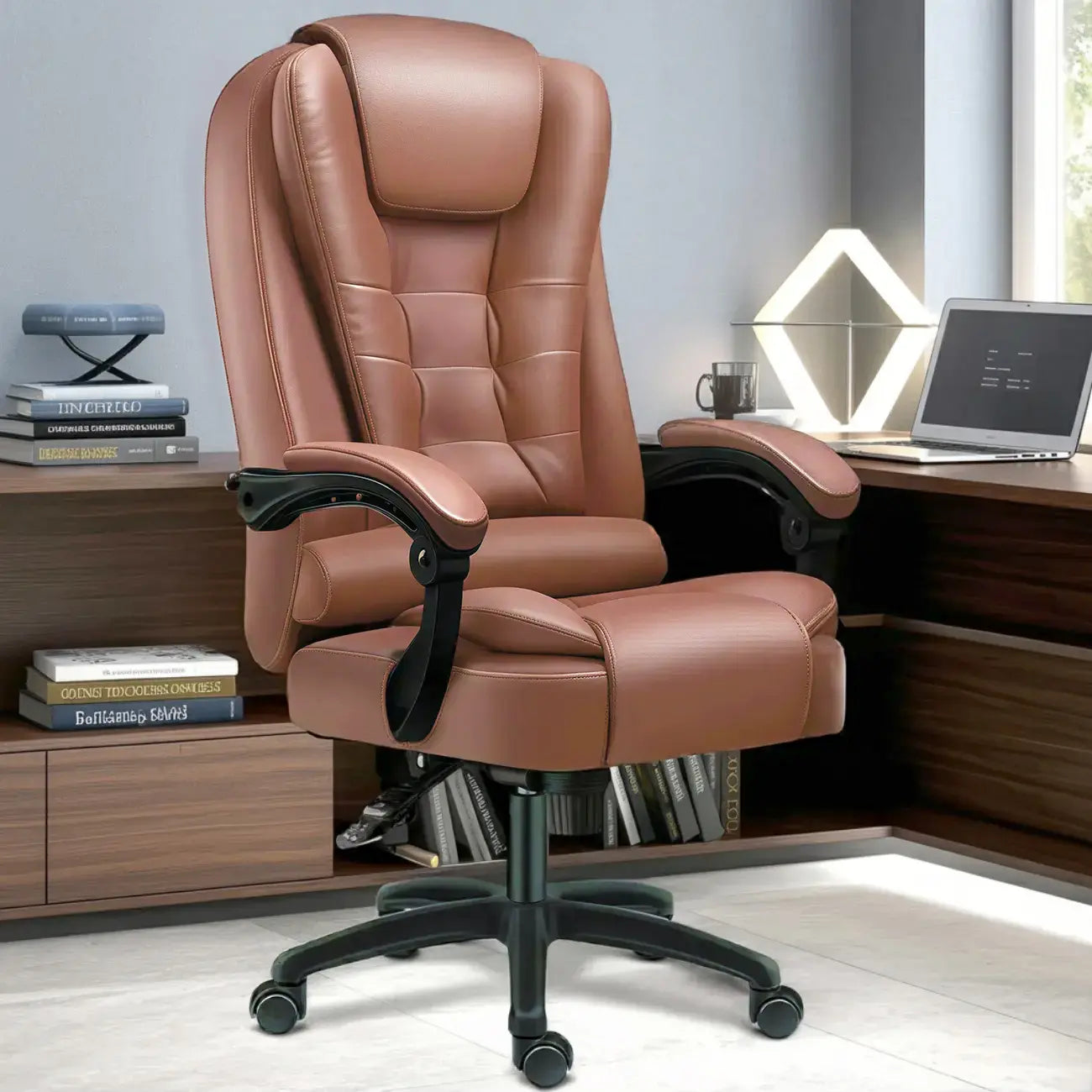 Sedia da ufficio girevole ergonomica in pelle nera con poggiapiedi