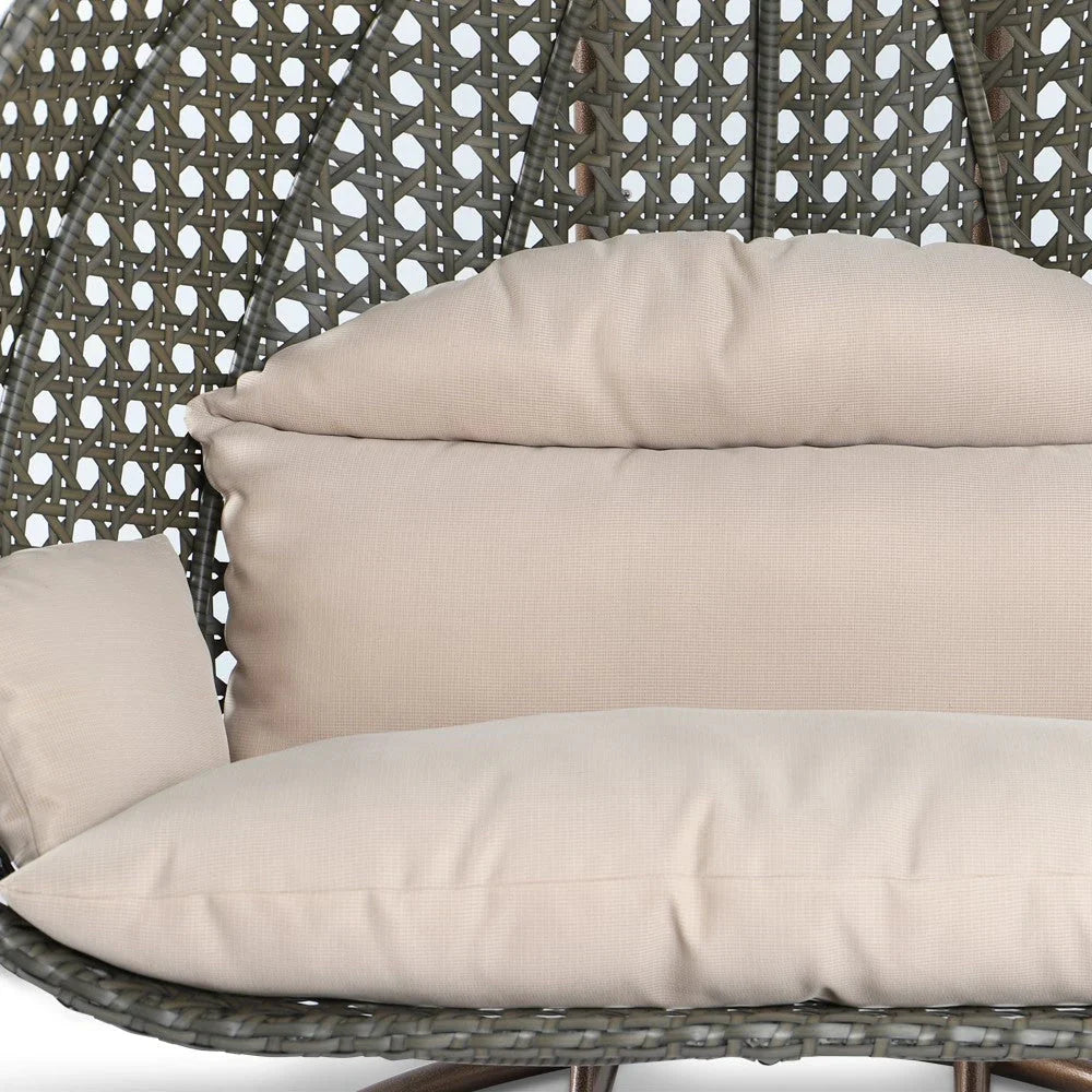 LeisureMod Sedia a Uovo Sospesa per 2 Persone con Supporto - Dondolo Pensile per Esterni/Interni in Rattan Intrecciato con Cuscini