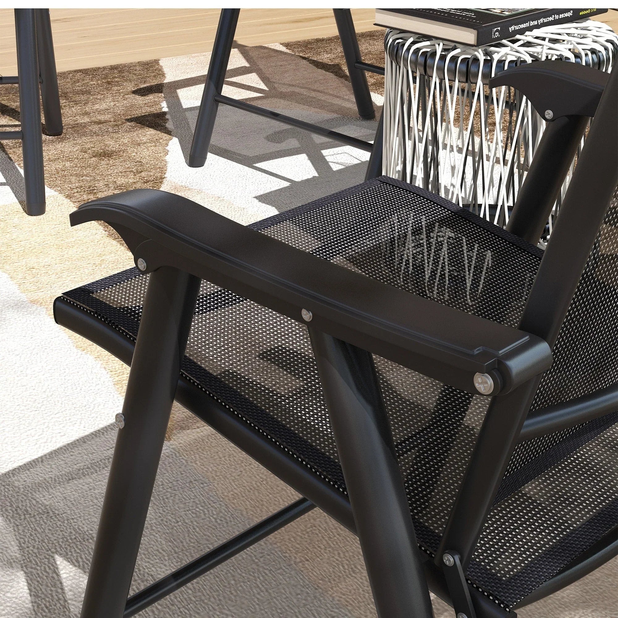 Set di 4 sedie pieghevoli Outsunny per patio, dal design semplice ed elegante, comode per terrazza, giardino, cortile e viaggio