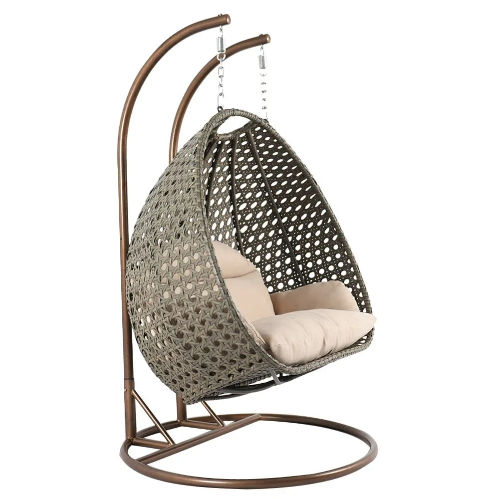 LeisureMod Sedia a Uovo Sospesa per 2 Persone con Supporto - Dondolo Pensile per Esterni/Interni in Rattan Intrecciato con Cuscini