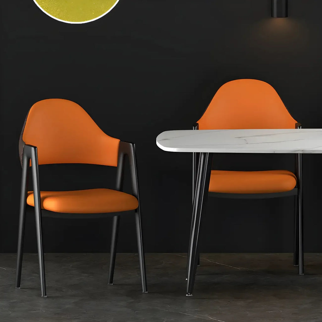 Sedia da pranzo moderna in pelle con braccioli e schienale ricurvo aperto