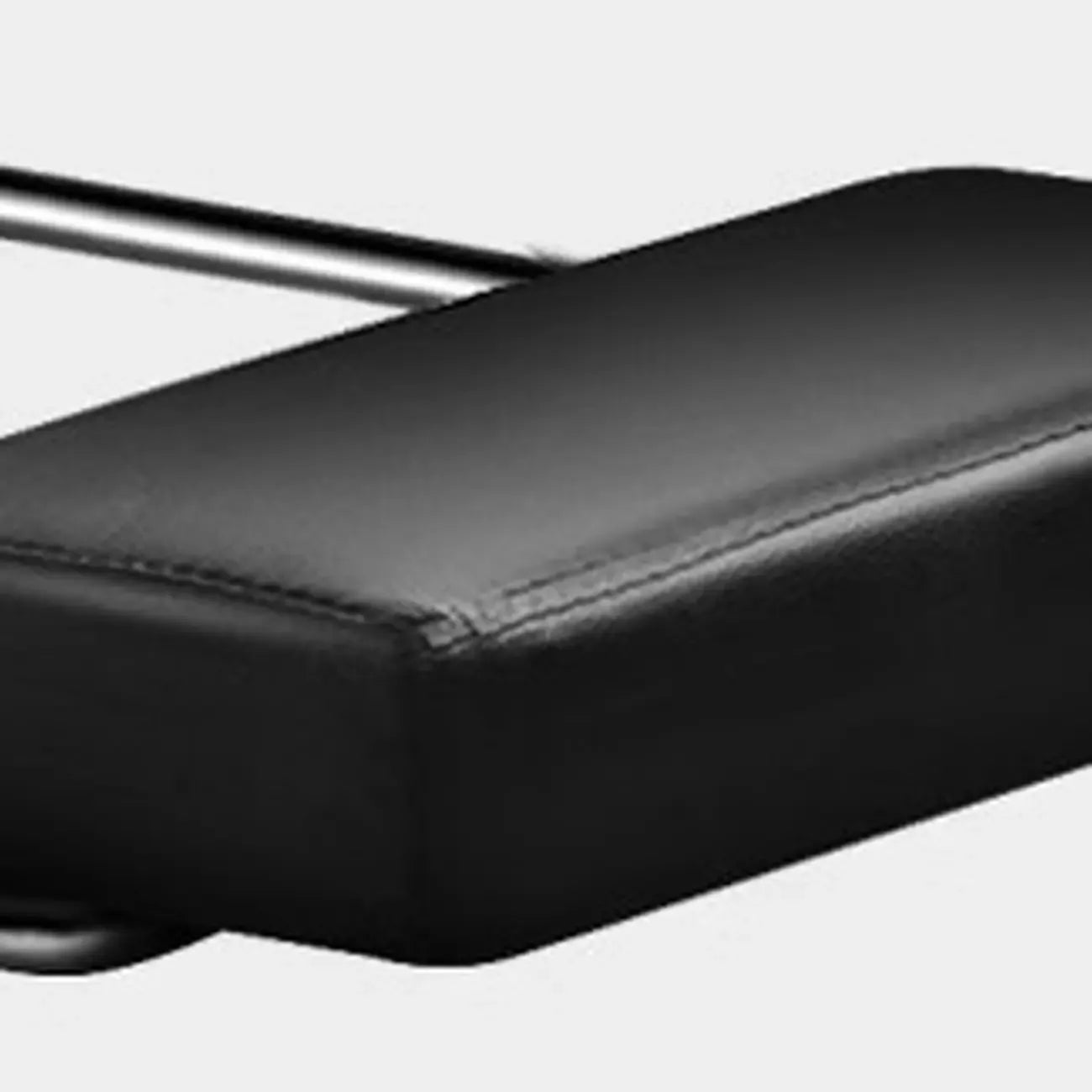 Sedia da ufficio girevole ergonomica in pelle nera con poggiapiedi